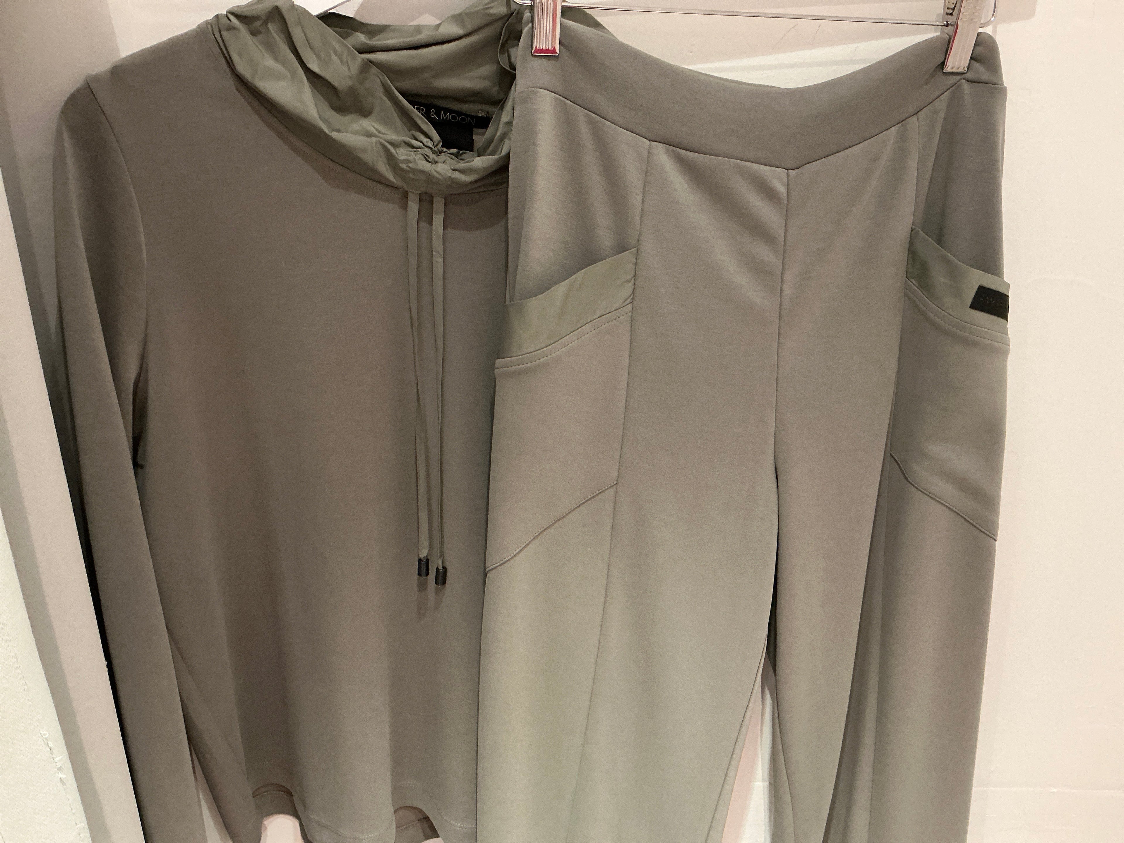 Sage Green Jersey Pants with Contrasting Pockets