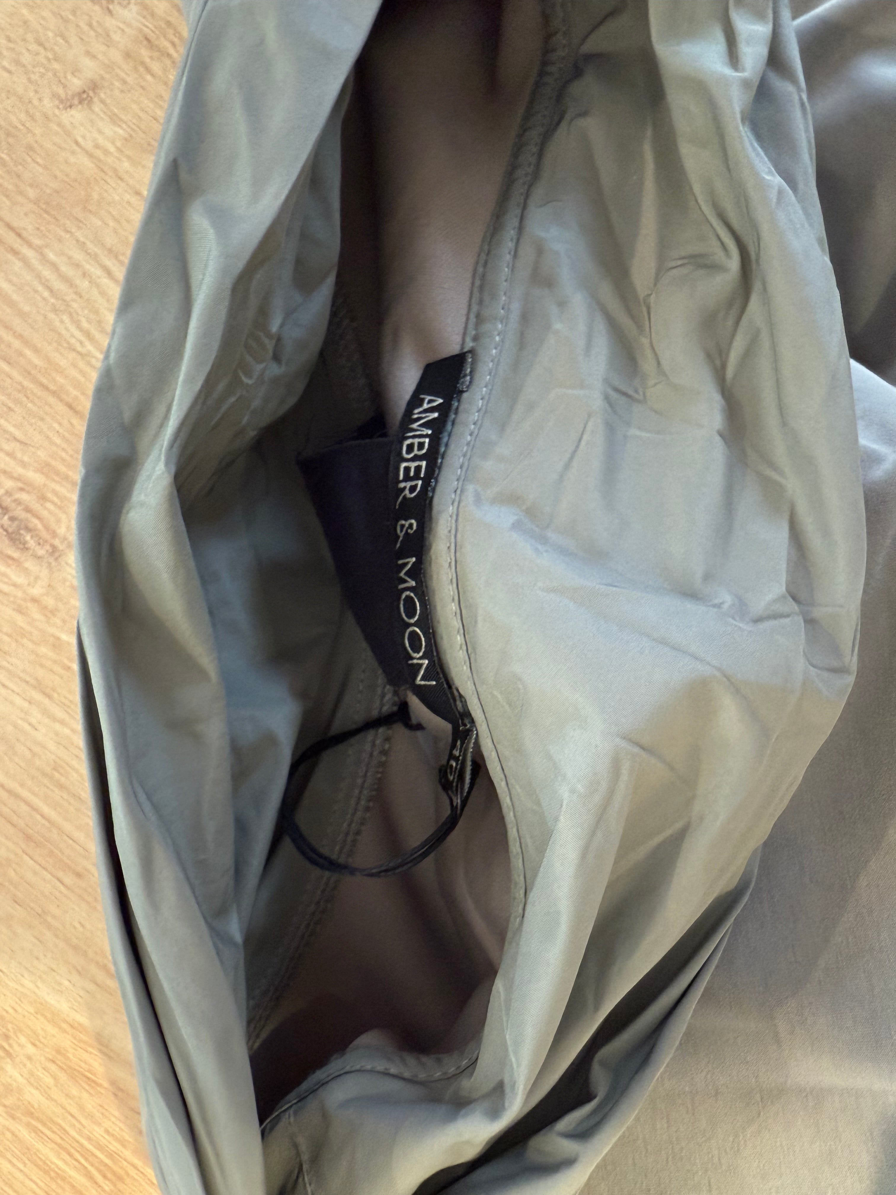 Basil Dress with Side Zippers Comfortable and Chic