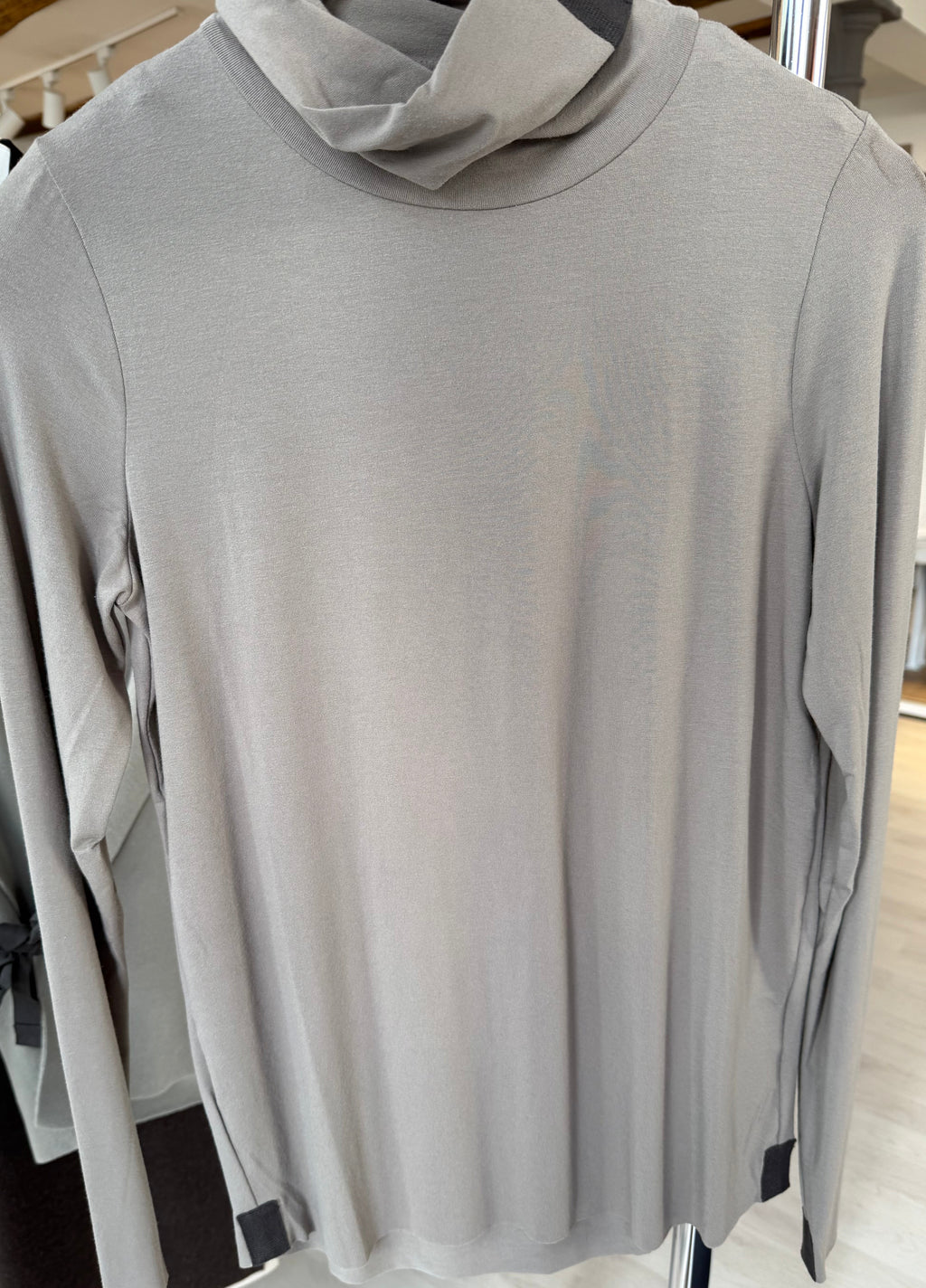 BLOUSE HIGH NECK ELEPHANT