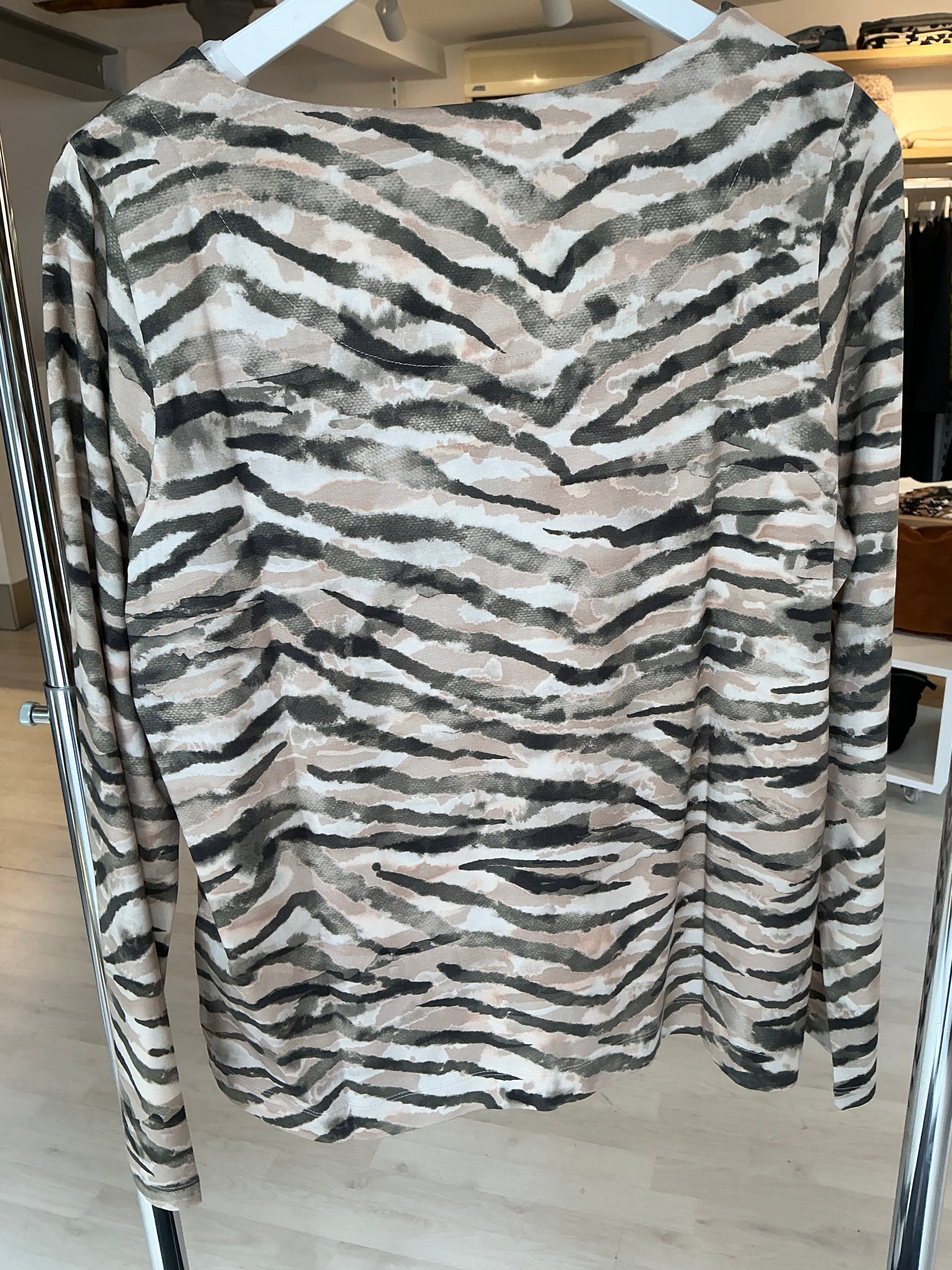 Tiger Print Long Sleeve Top Stylish and Comfortable