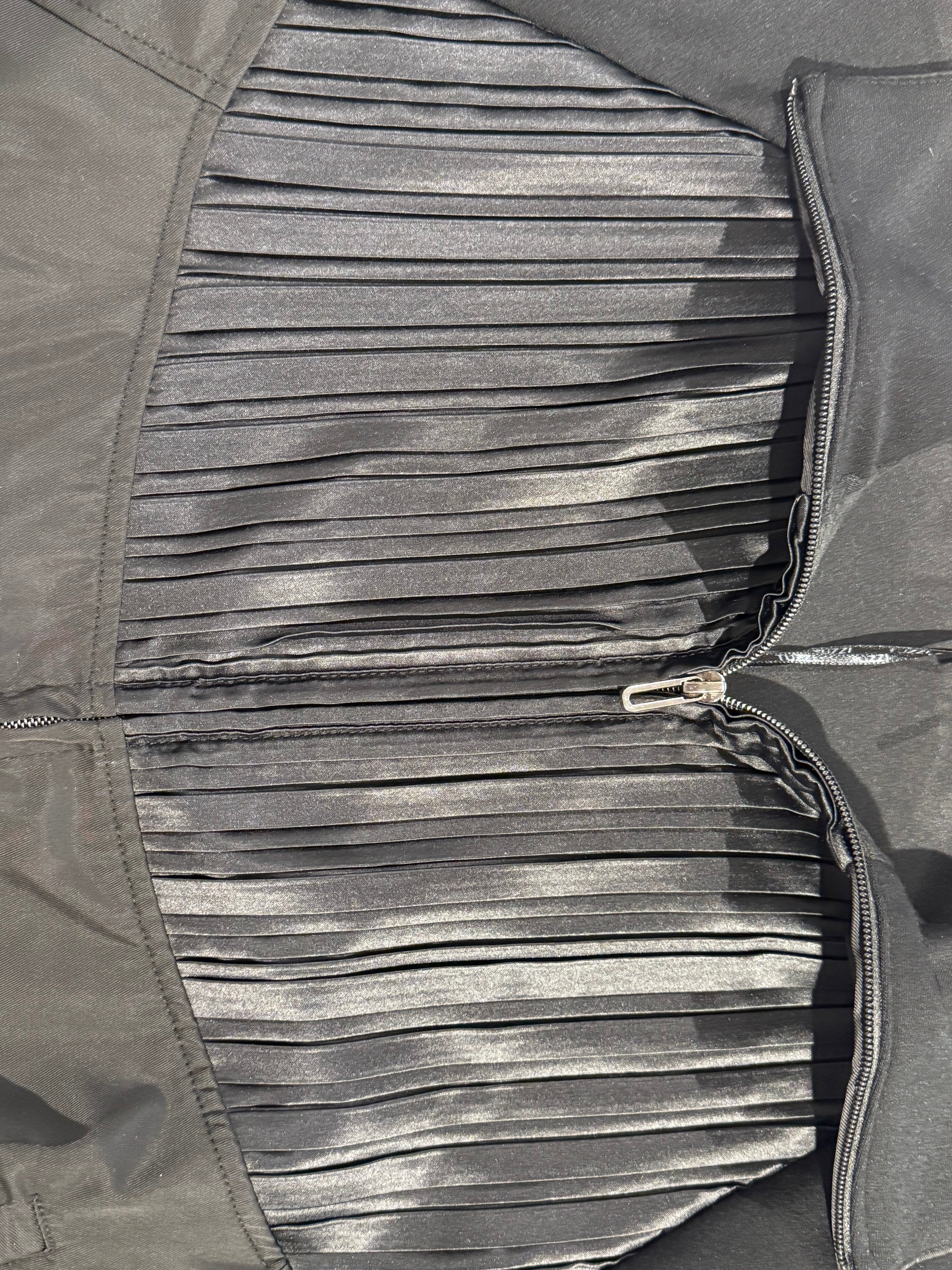 Sporty-Chic Zip Jacket with Pleated Front