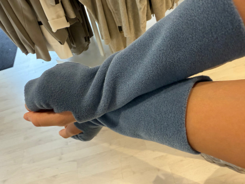 WRIST WARMER DUSTY BLUE