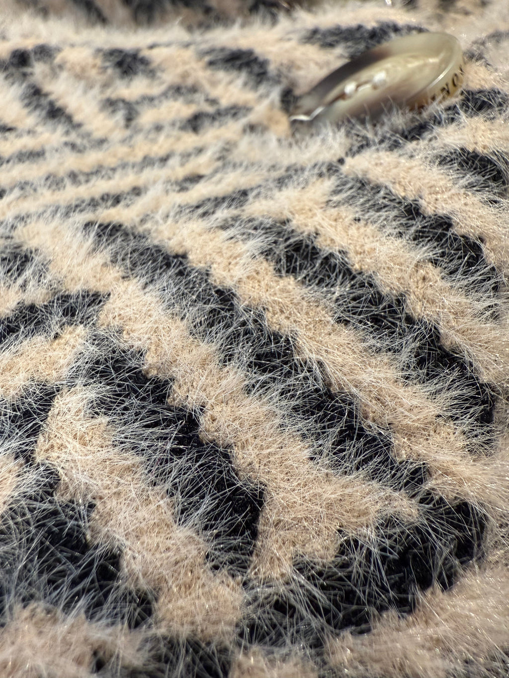 Short double breasted jacket Sand graphic