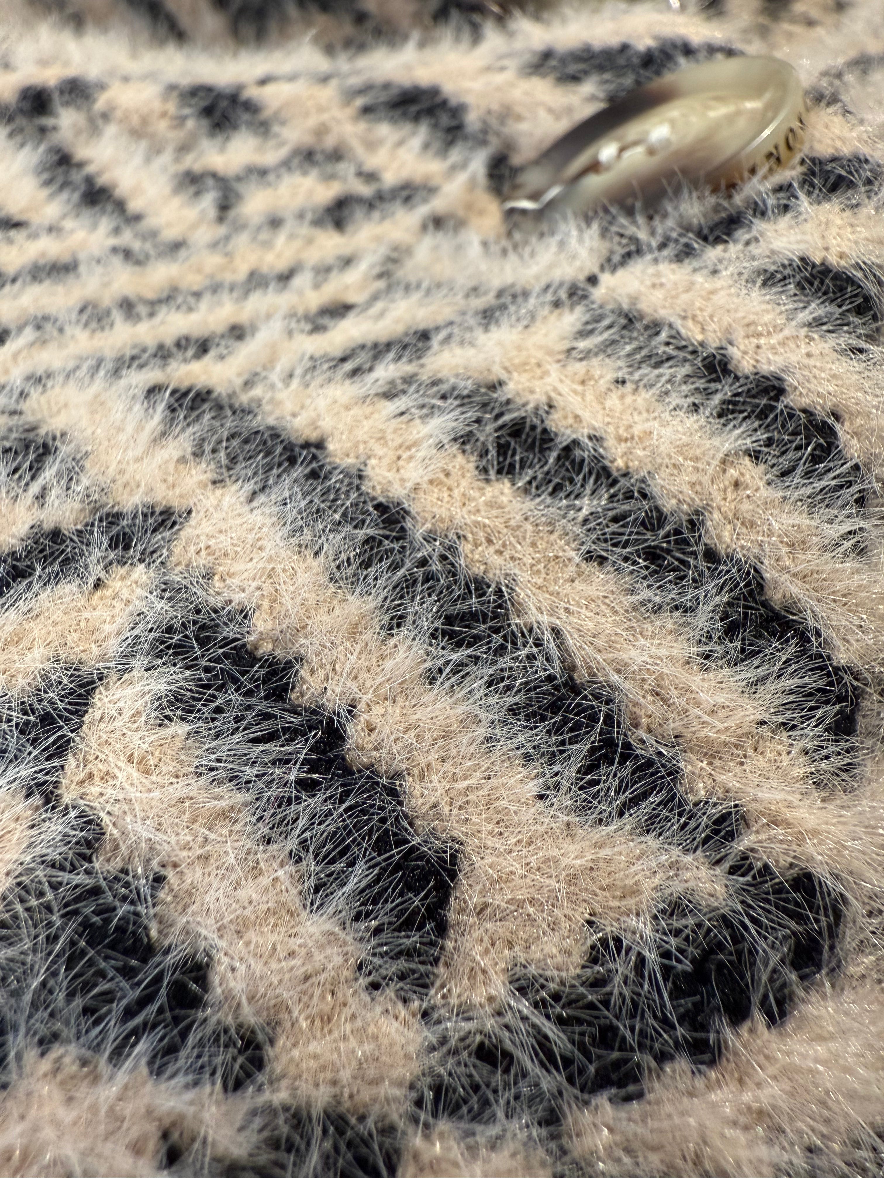 Short double breasted jacket Sand graphic