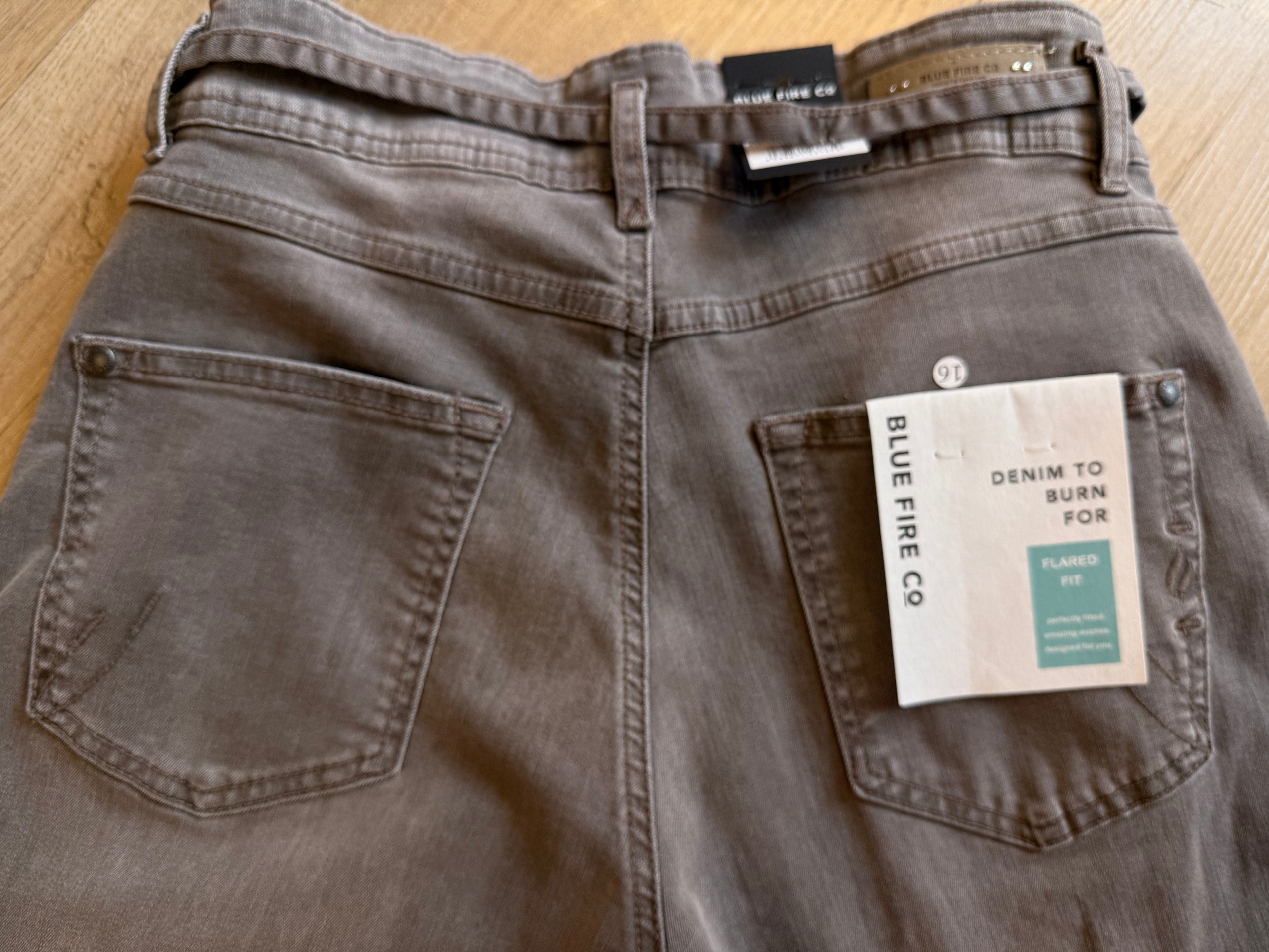 JUDY Jeans – Dusty Brown