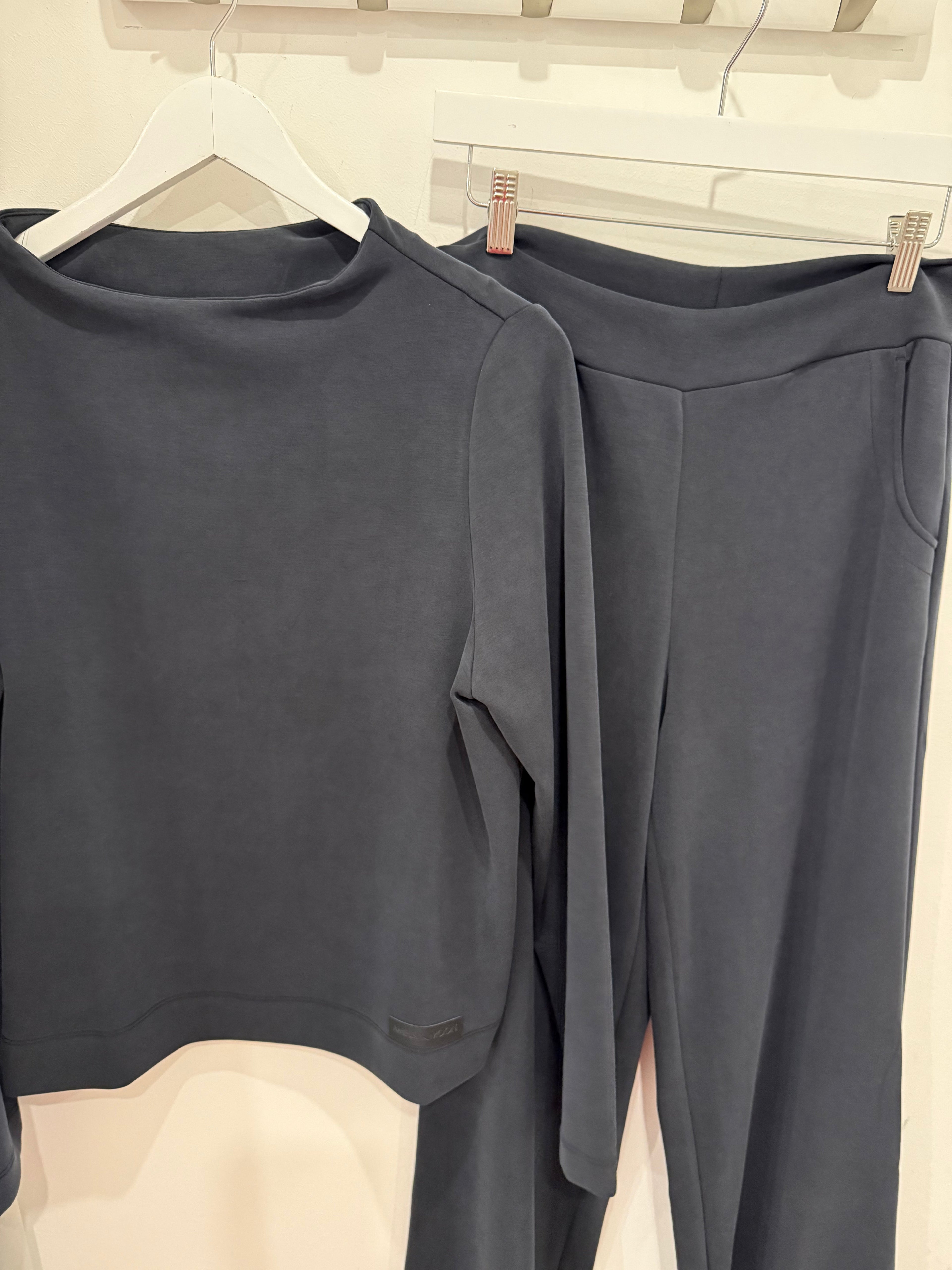 Black Jersey Pants with Side Pockets Soft and Comfortable