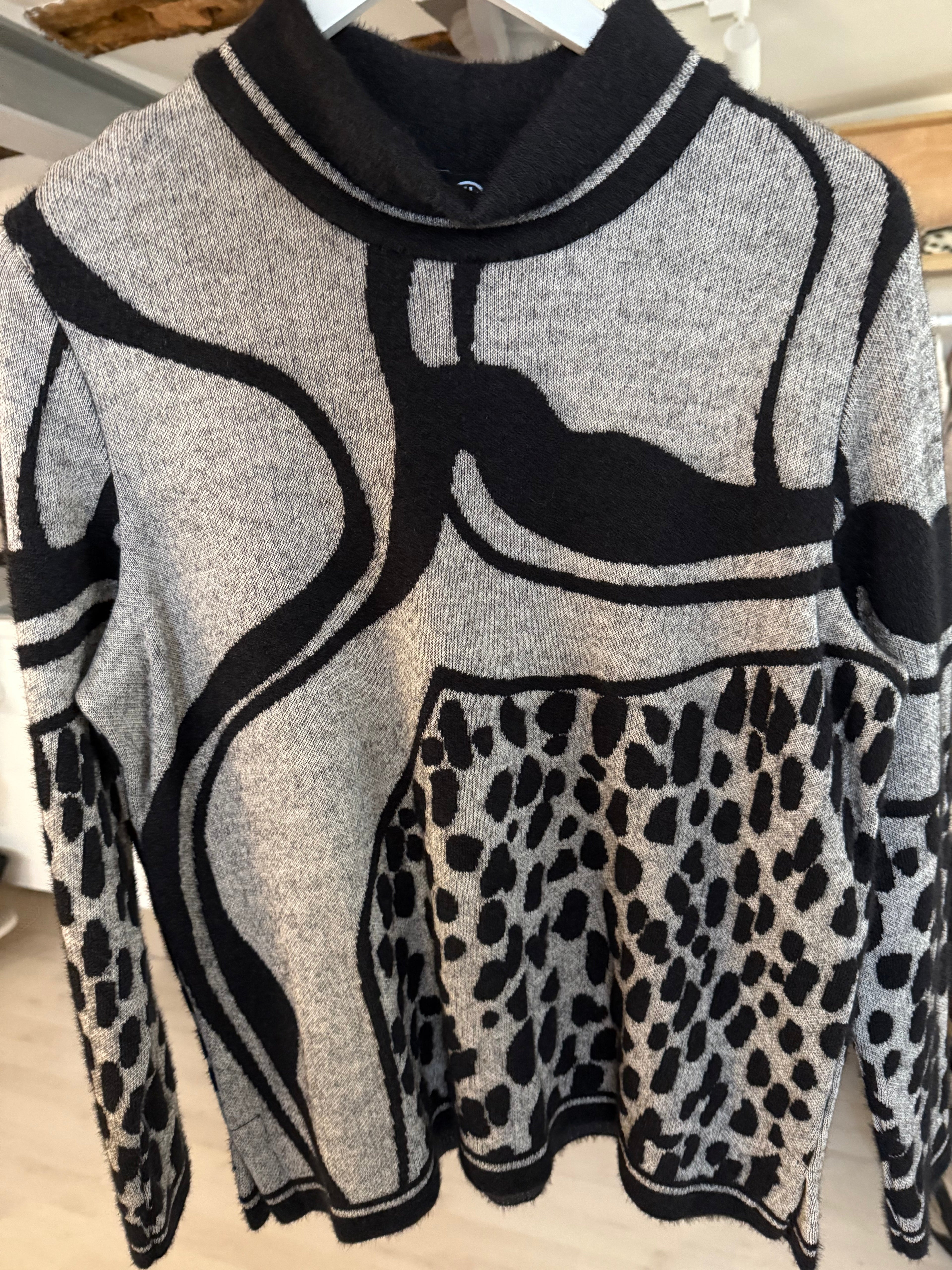 Wavy Leo Pattern Top