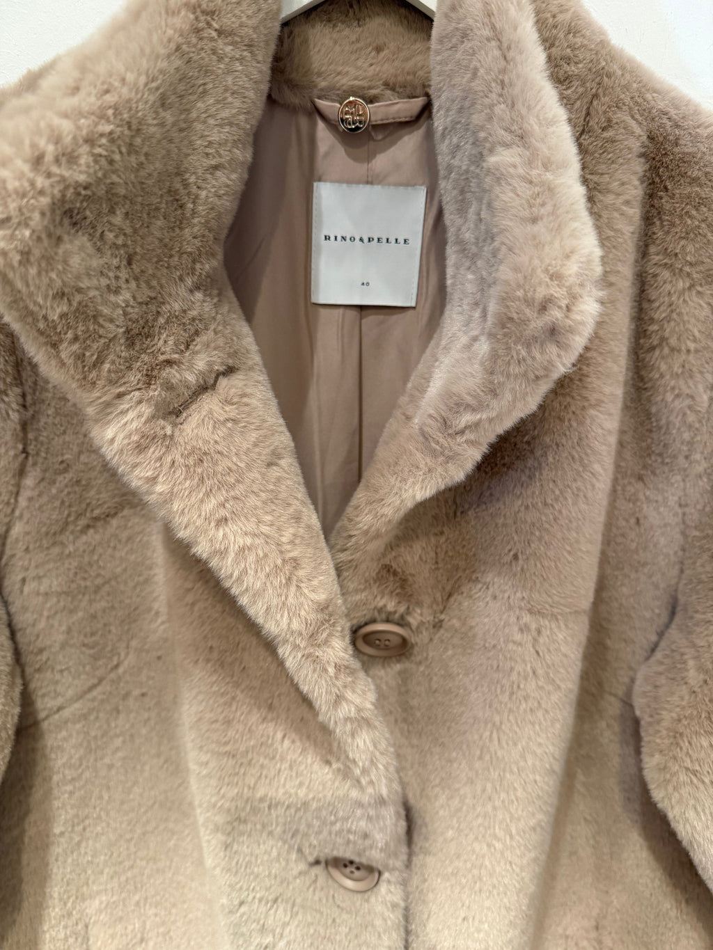 Single breasted fake fur coat